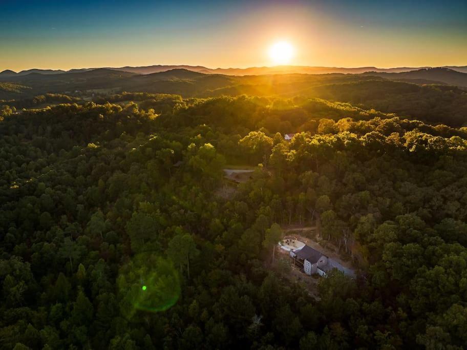 The Llaguna Lodge - New Cabin, Sleeps 10, Fire Pit, Hot Tub, In Blue Ridge , Ga Luaran gambar