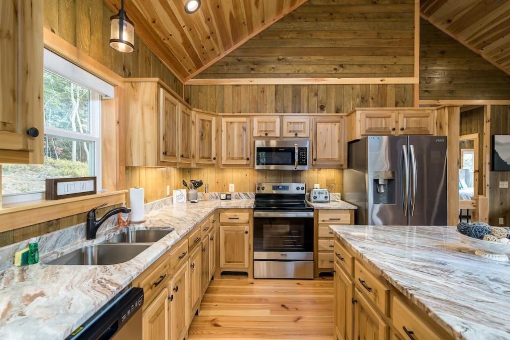 The Llaguna Lodge - New Cabin, Sleeps 10, Fire Pit, Hot Tub, In Blue Ridge , Ga Luaran gambar