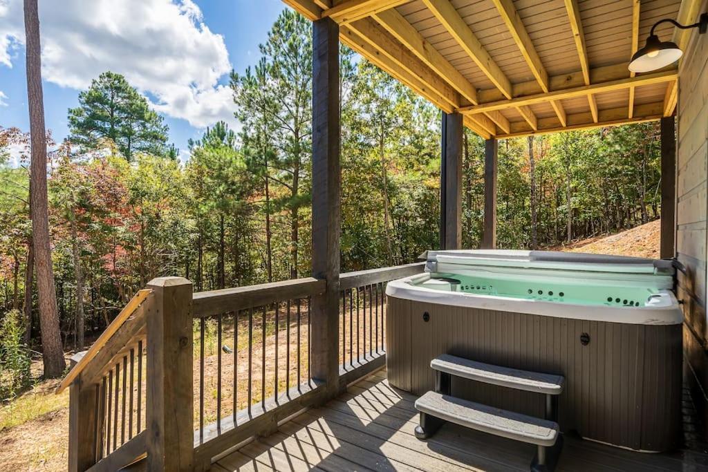 The Llaguna Lodge - New Cabin, Sleeps 10, Fire Pit, Hot Tub, In Blue Ridge , Ga Luaran gambar