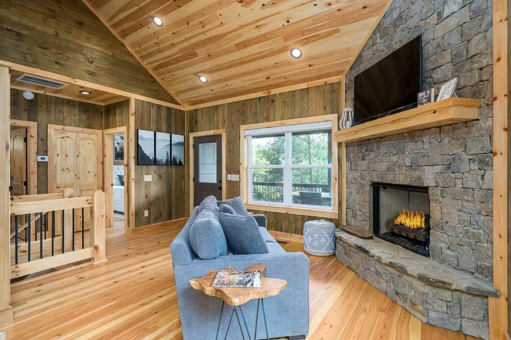 The Llaguna Lodge - New Cabin, Sleeps 10, Fire Pit, Hot Tub, In Blue Ridge , Ga Luaran gambar